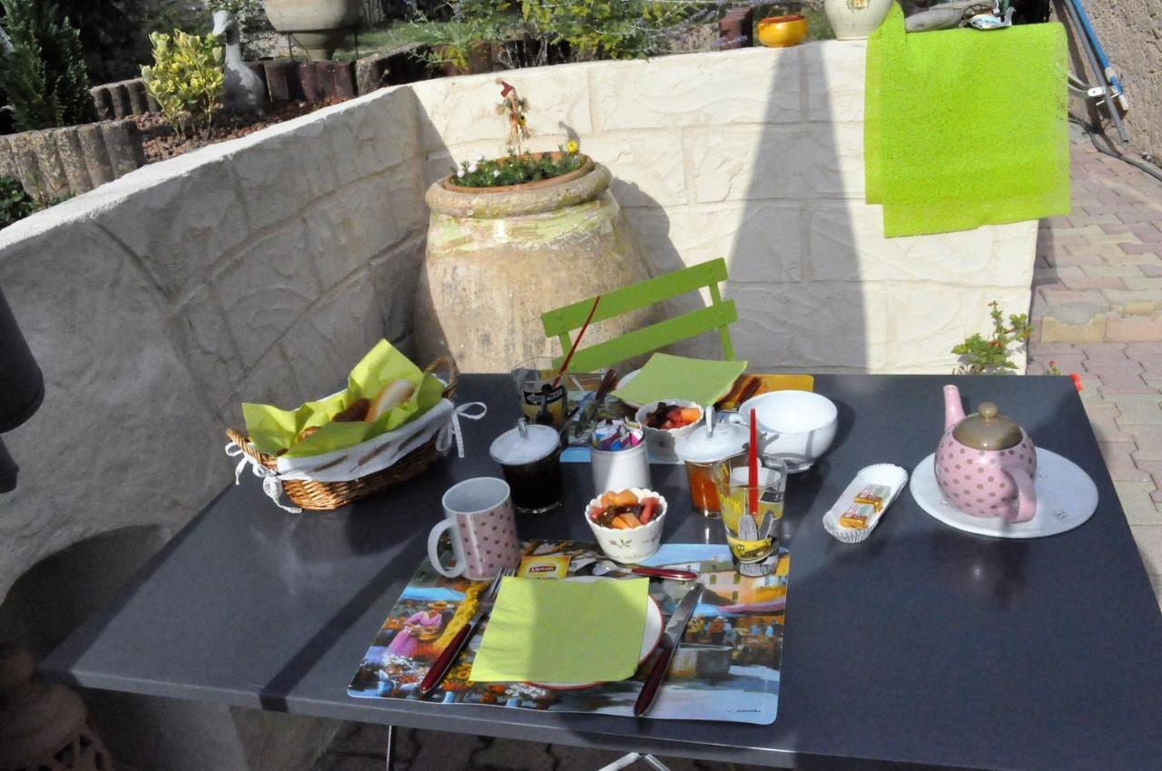 Lou Pin Dou Papet Bed & Breakfast Roquevaire Exterior photo